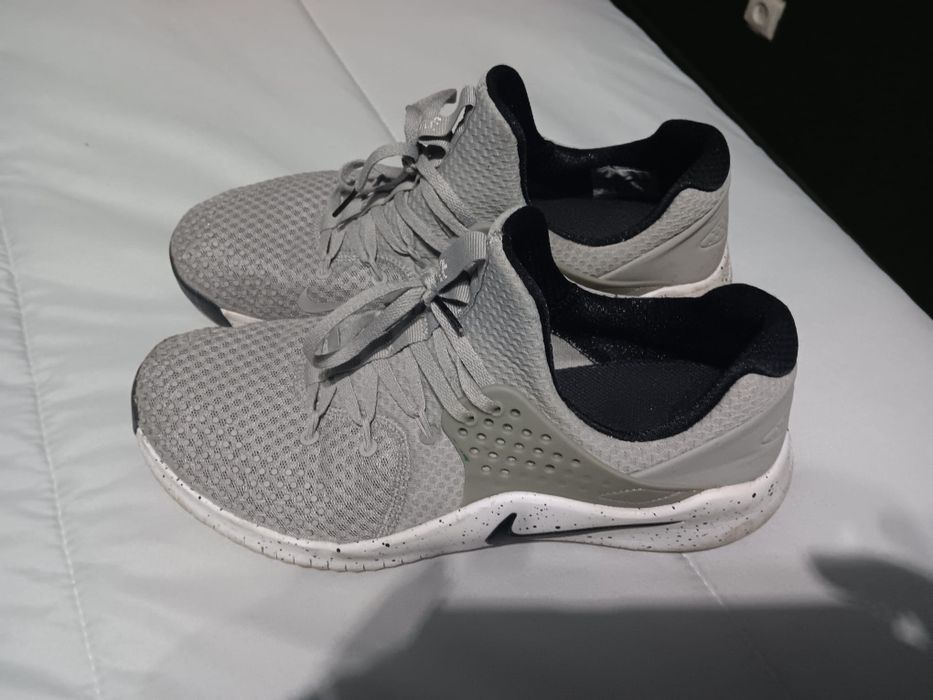 Ténis em bom estado