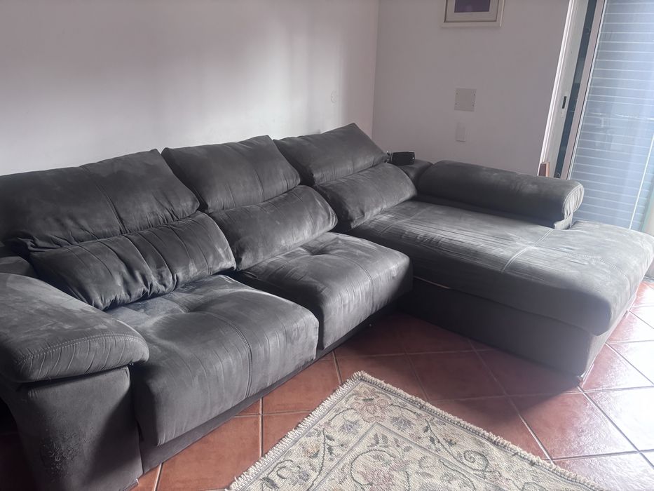 Sofa reclinavel e com assentos extensiveis. .