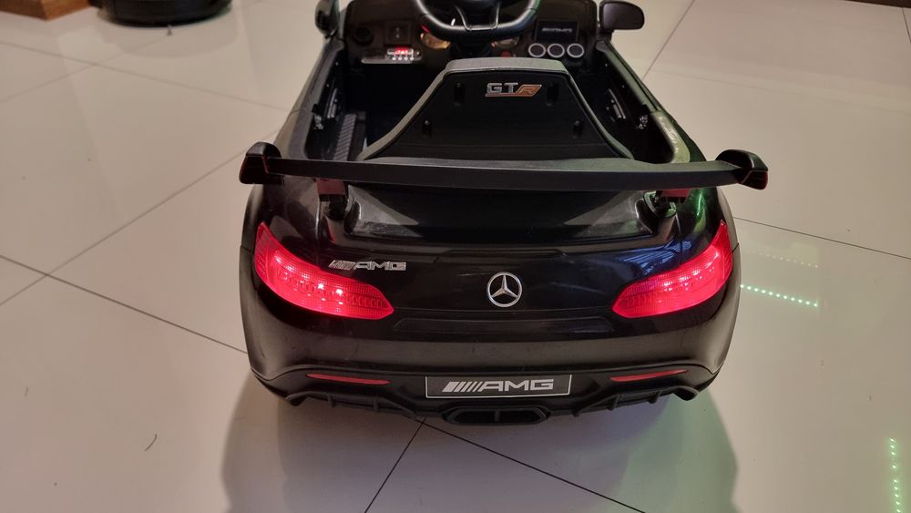 Samochód dla dziecka na akumulator Mercedes AMG