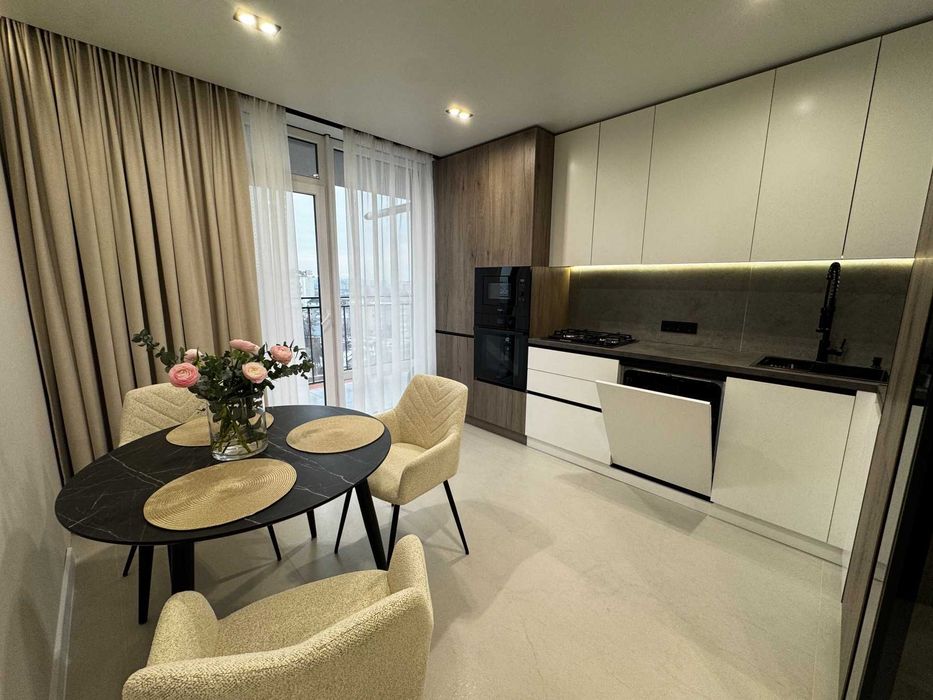 Однокімнатна квартира з дизайнерським ремонтом у центрі міста