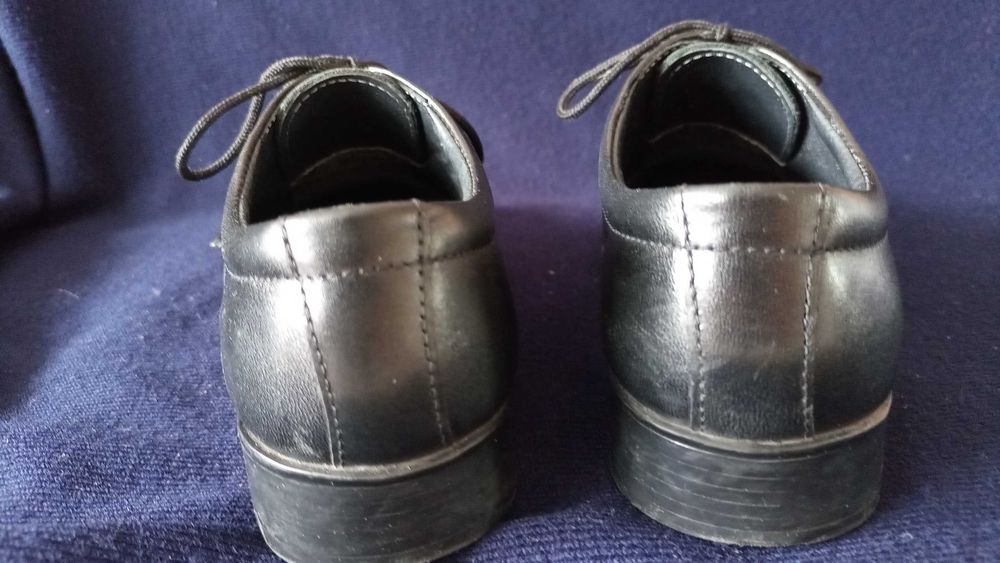 Pantofle chłopięce skórzane wiązane r 28
