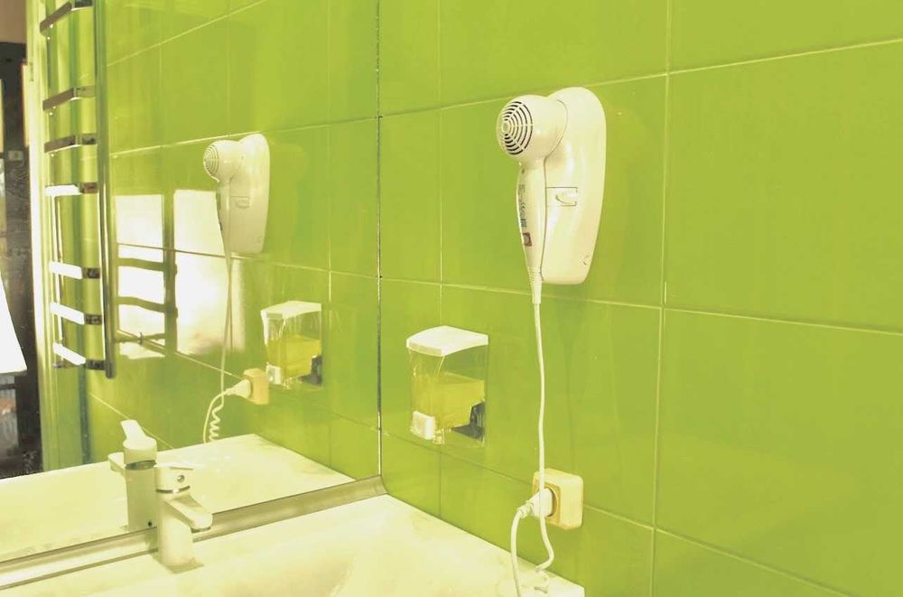 Аренда койко-места в 4х местной комнате, м.Лукьяновка, ТЕПЛО и СВЕТ!