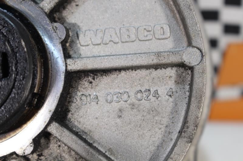Depressor dos travões / bomba de vácuo VOLKSWAGEN Golf VI (5K1)
