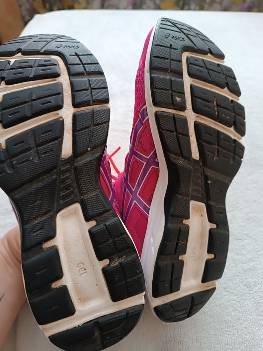 Жіночі кросівки asics б/у 39 розмір ( 24,5 см)