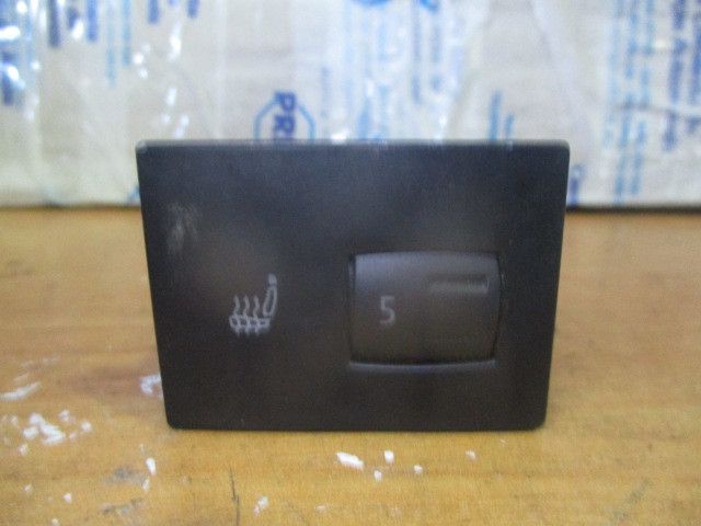 Botão / interruptor aquecimento de bancos VOLKSWAGEN Touareg (7L)
