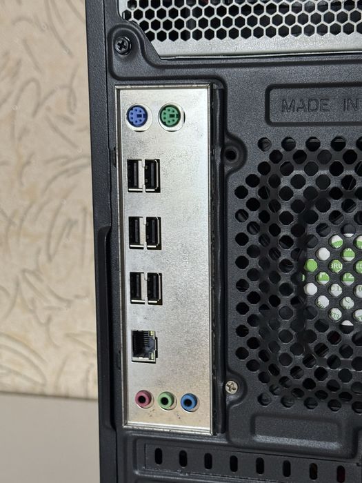 Intel XeonE5-2630, 6ядер 12 потоків, 16 ОЗУ, Radeon 2gb