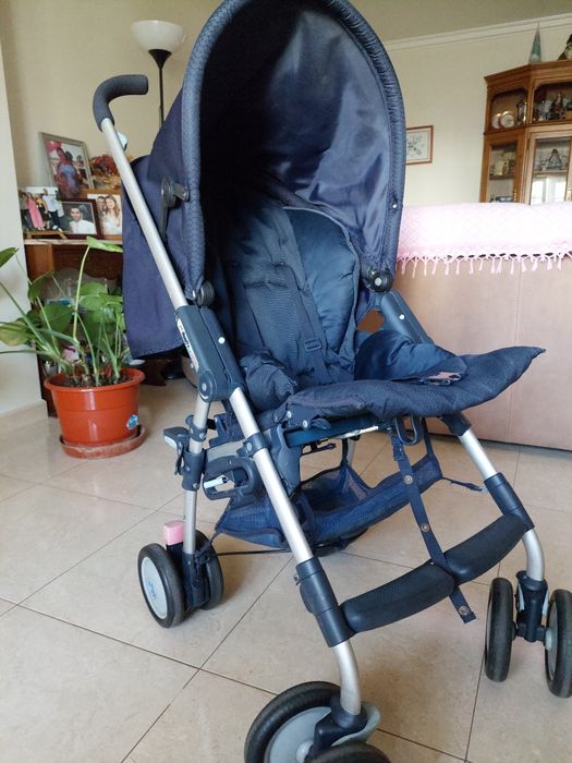 Vendo carrinho de bebé em excelente estado e de qualidade