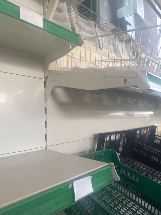 Estantes com Prateleiras de mini mercado