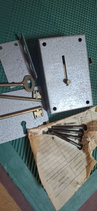 Гаражный замок жёлтые воды