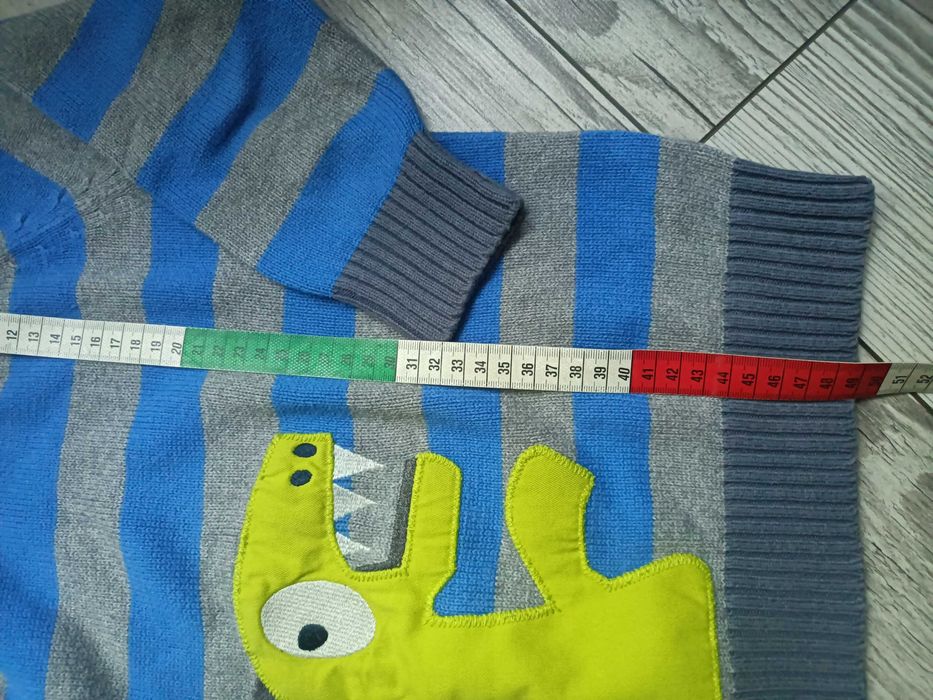 Sweterek z kapturem 5-6 lat