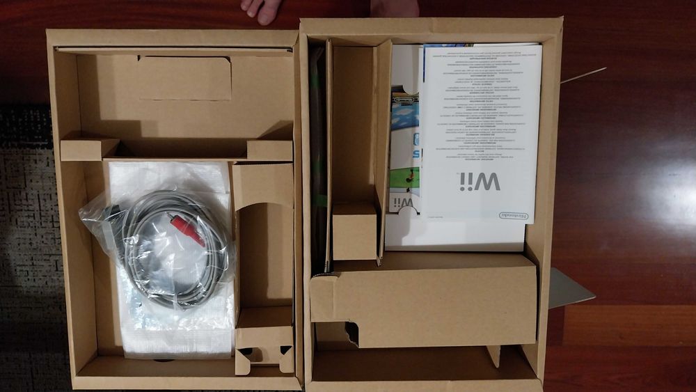 Nintendo Wii Family Box – Box Only / Accessories / Two Games64283925405314120