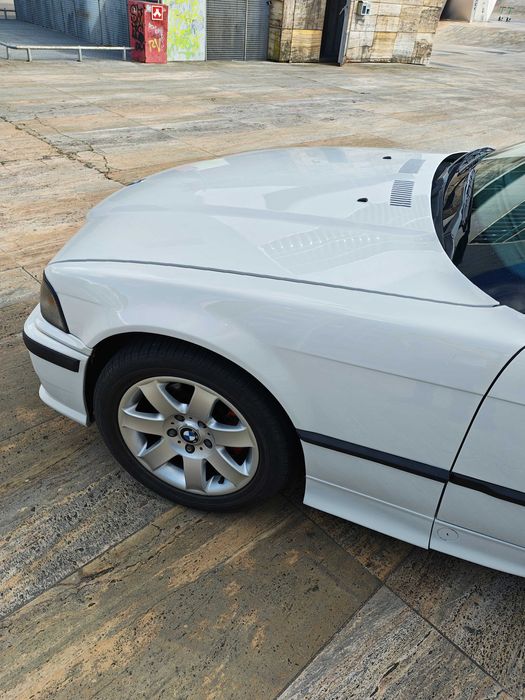 BMW 318 is coupé