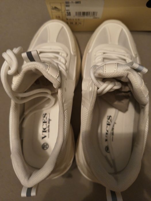 Białe sneakersy rozm 38