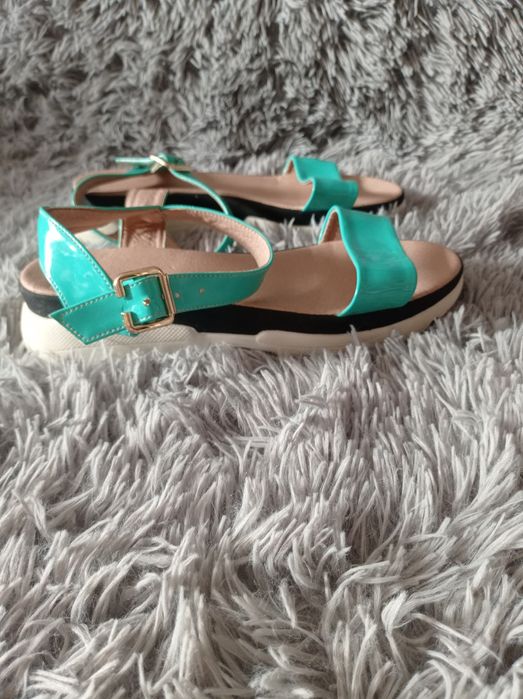 Босоножки женские