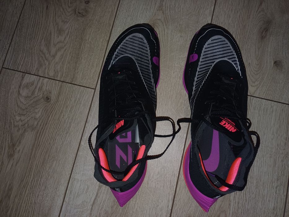 Продам кросівки чоловічі для бігу найк Nike 43