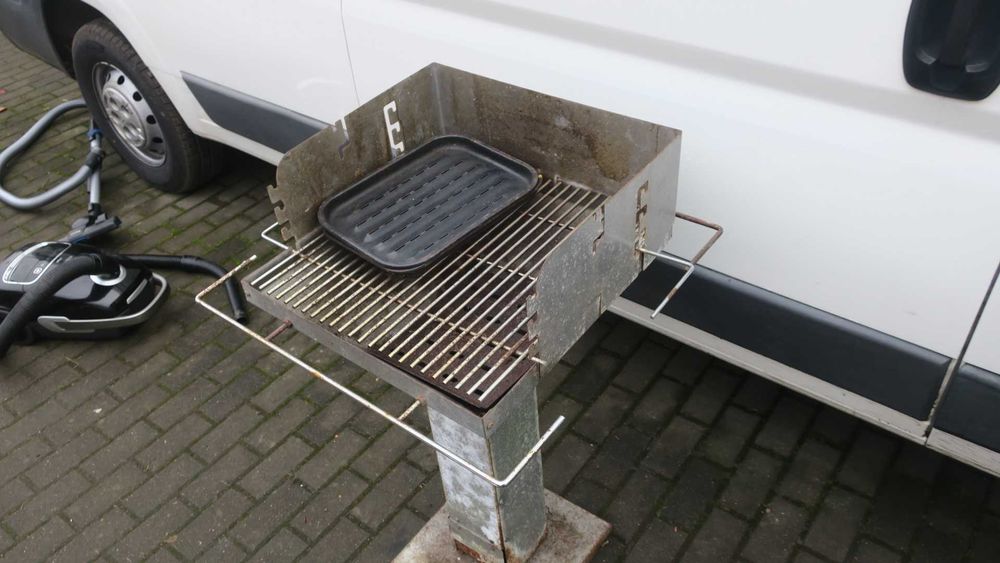 Grill węglowy stalowy