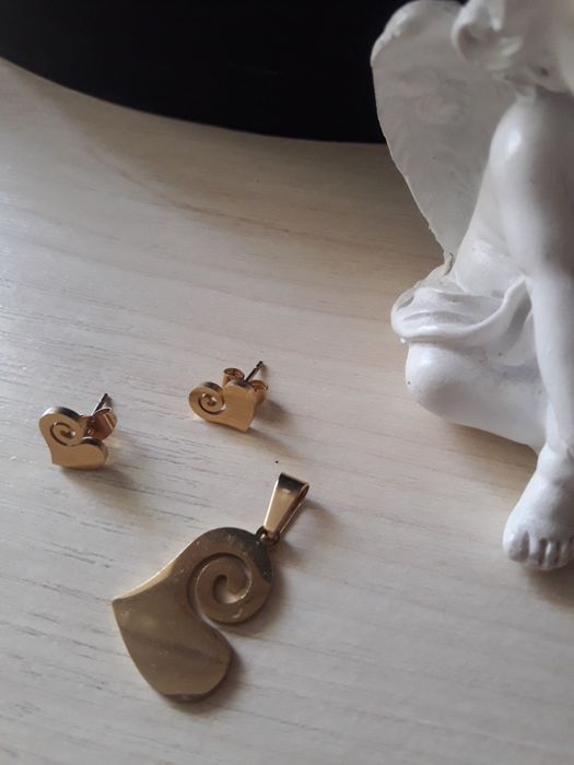 Продам набор серьги пусеты и подвеска