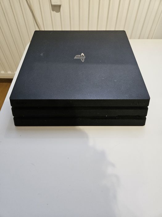 Ps4 pro 1 tb + 11 gier