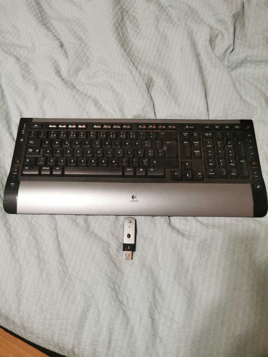 Teclado sem fio da marca Logitech