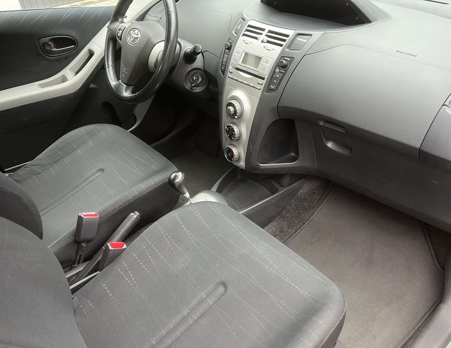 Sprzedam Toyotę Yaris 1.3 automat