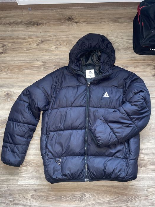 чорна куртка nike(acg)