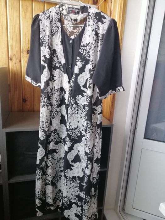 Лёгкие летние платья и костюмы.