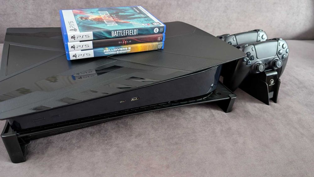 PS5 (3 ревізія 1200) + 2 DualSense + 3 ТОП гри + зарядна станція
