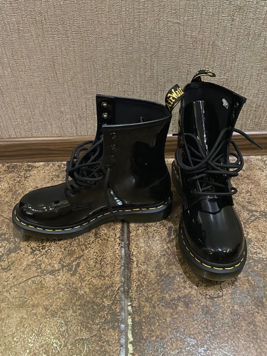 Нові черевики Dr. Martens