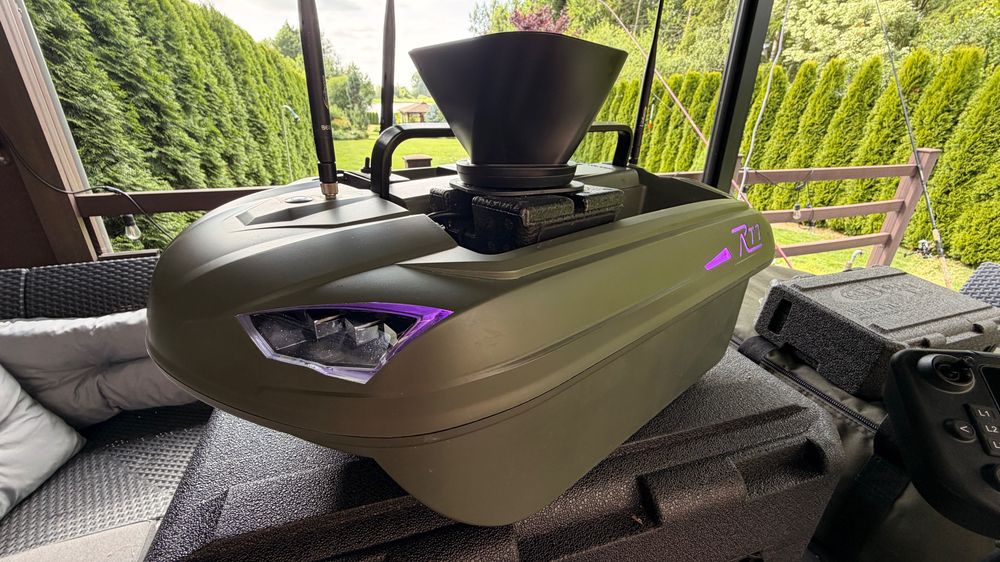Łódka zanętowa Carplounge RT7 PRO