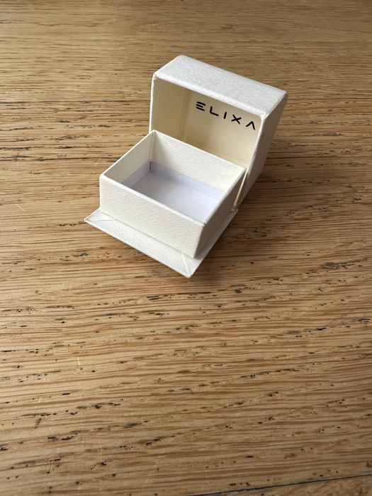 Pudełeczko na biżuterię pierścionek elixa beżowe