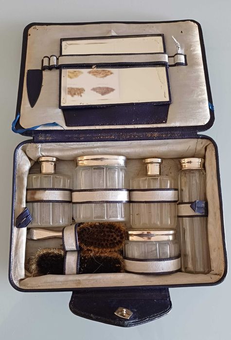 Estojo de Viagem Antigo