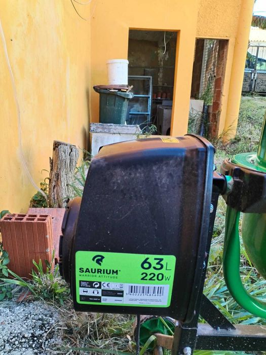 Betoneira de 63L usada apenas uma vez