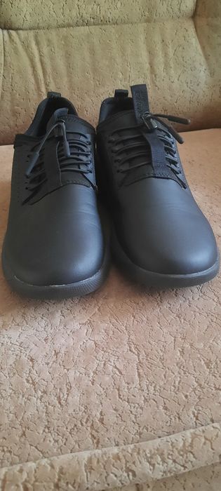 Продам кросівки фірми Glove
