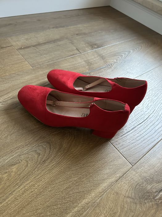 Buty typu Mary Jane na lekkim obcasie rozmiar 38