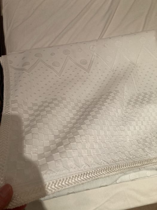 Reservada: Colcha cama casal , branca , acetinada- NOVA