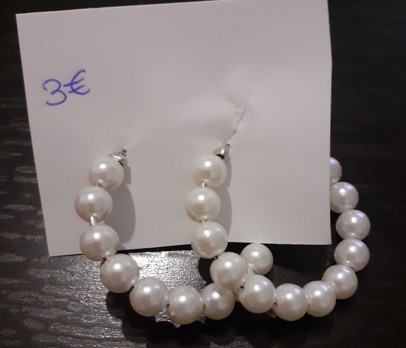 Brincos novos variados