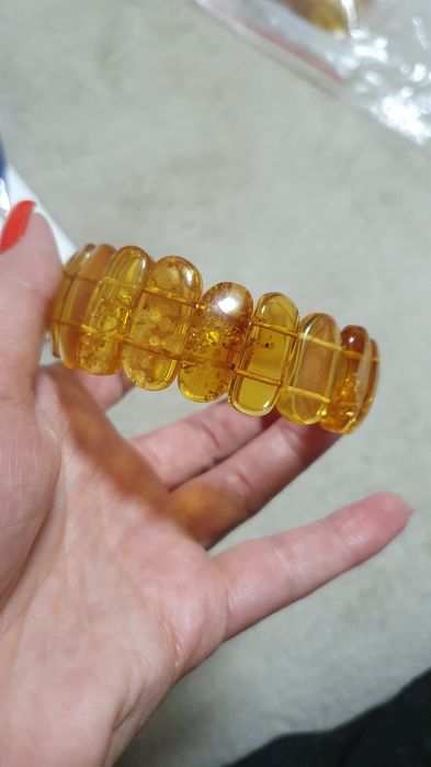 Вироби з натурального бурштину