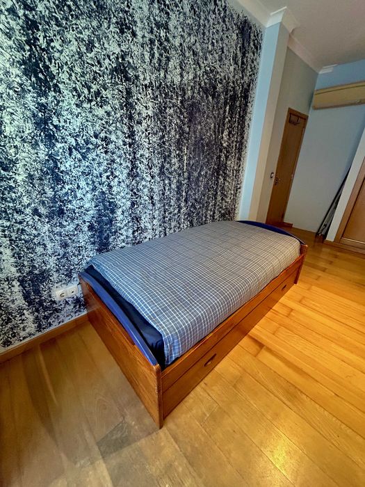Quarto juvenil em pinho maciço
