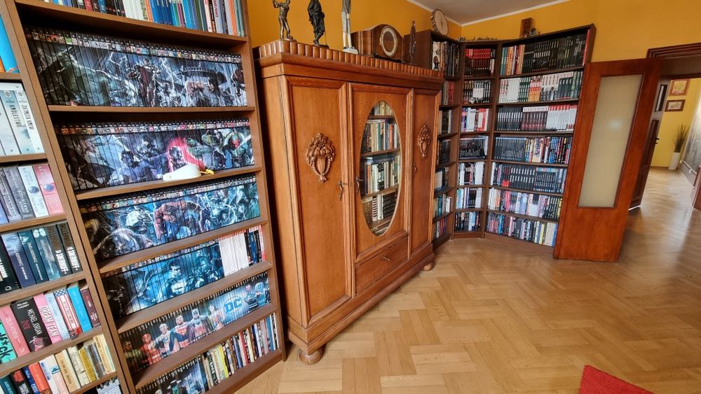 Biblioteka drewniana.