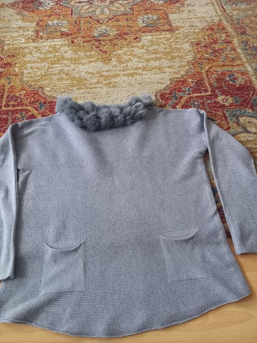 Szary sweterek z futerkiem made in Italy rozmiar M