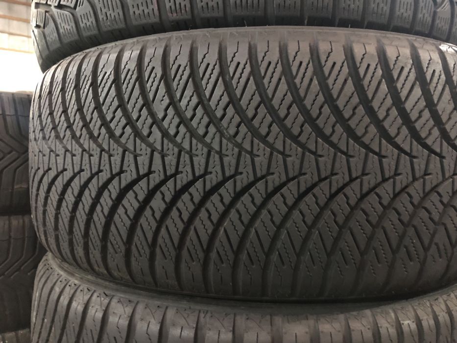 Шини б/у всесезонные  235/45-18 falken 210