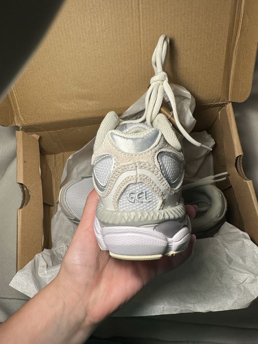 asics creme/bege