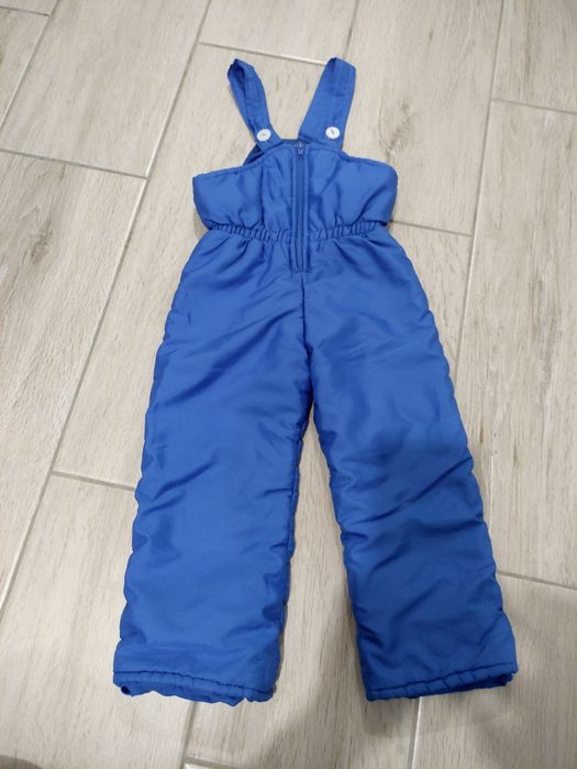 Продам комбинезоны зимние на рост 86