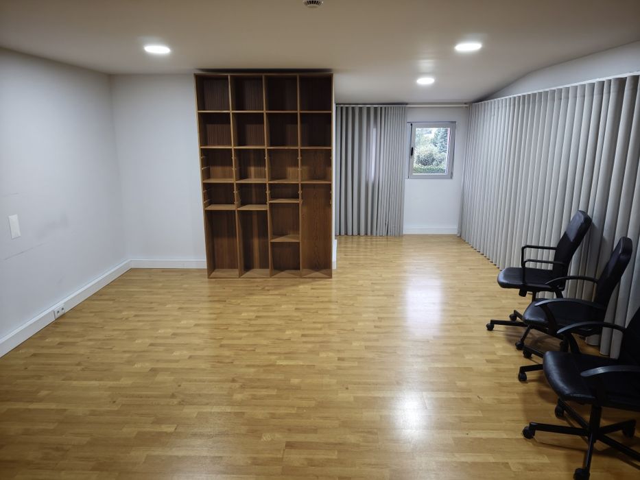 Escritórios em Celeirós