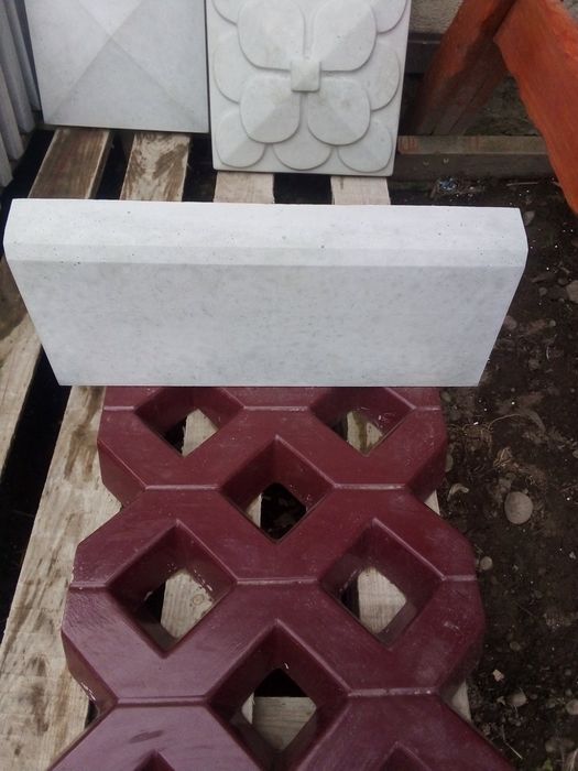 Набірні стовпчики на паркан