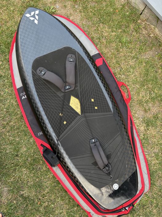 Deska Wing Foil The Virus 60l, pusta w środku Carbon Hollow, mega sztywna i ultra lekka 3,8kg, full set. Złote a skromne :-)