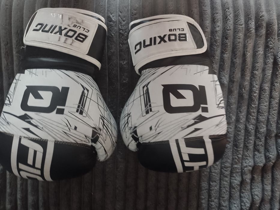 bandaże i renkawiczki boxerske  (w sklepie wszako 185zl) nie urzywane