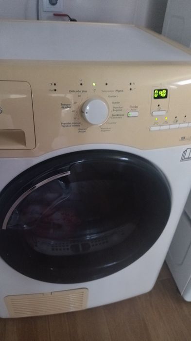 máquina de secar roupa