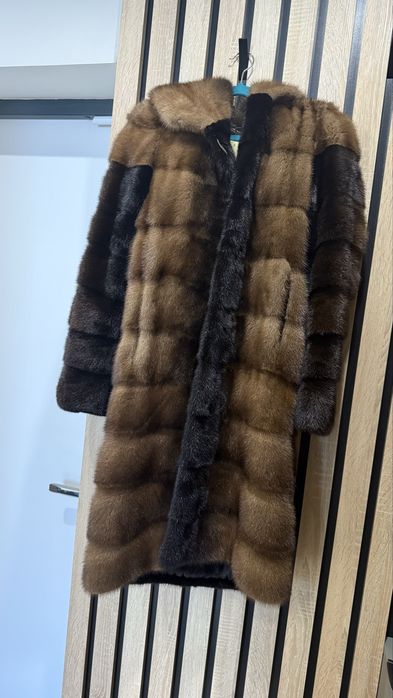 Жіноча норкова шуба