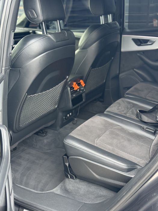 Audi q7.
